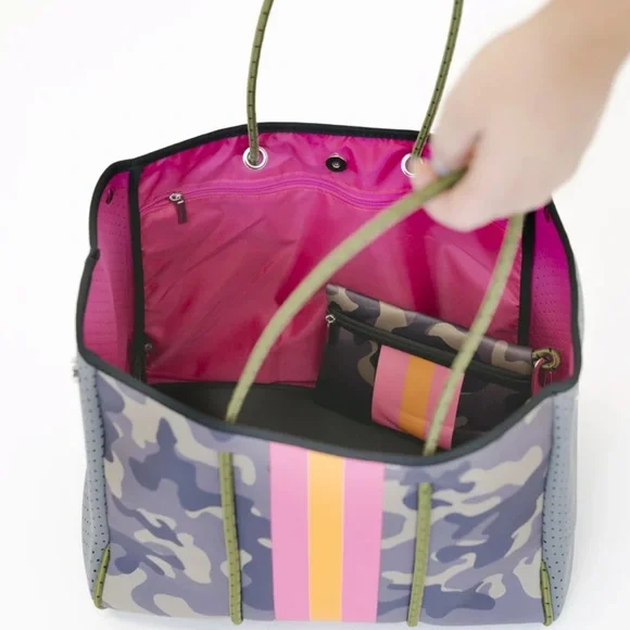 **SALE**Brand NEW Georgia Neoprene Tote Bag & Clutch~ Camo💚💗 - Picture 5 of 15